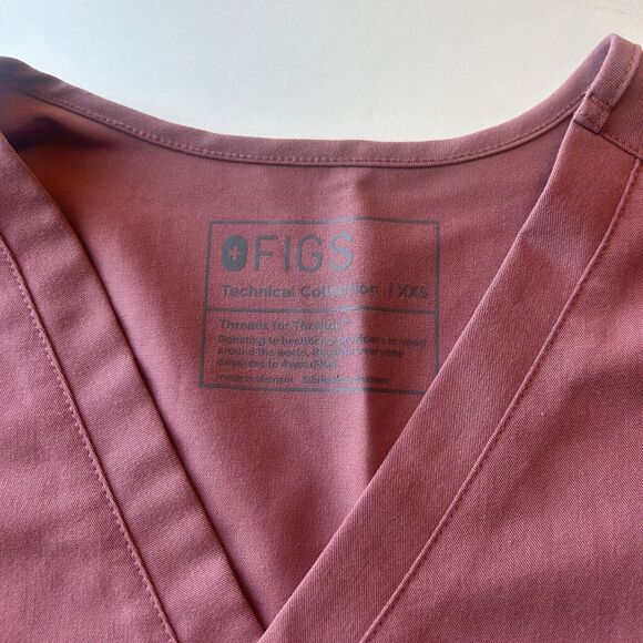 FIGS Women's Pink Catarina Scrubs Top Technical Collection Size XXS - Picture 3 of 7
